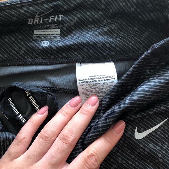Nike Mesh Crop Tights - Picture 2 of 5